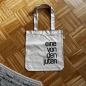Preview: Bio Tote Bag „eine von den juten“ – Stofftasche Light Beige, Fairwear, Siebdruck, nachhaltiger Shopper