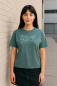 Preview: Damen T-Shirt Bio Baumwolle – Green Bay – handbedruckt mit weißem Papierschiff – Stanley/Stella Nova – fair & nachhaltig