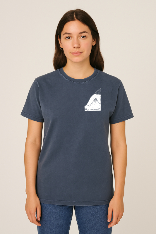 Unisex T-Shirt „Bergpanorama“ – Stone Washed Denim Blue, Bio-Baumwolle, Earth Positive
