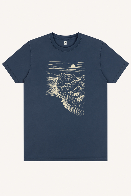 Unisex T-Shirt „Black Beach“ – Stone Washed Denim Blue, Bio-Baumwolle, Earth Positive