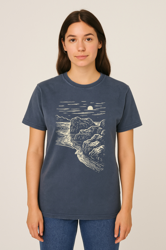 Unisex T-Shirt „Black Beach“ – Stone Washed Denim Blue, Bio-Baumwolle, Earth Positive
