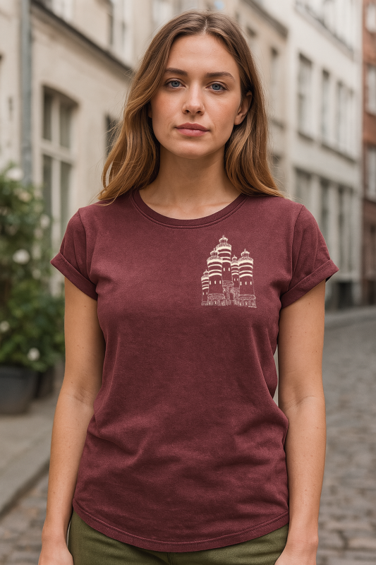 Bio Damen T-Shirt "Leuchtturmland" – Stone Washed Burgundy | Fair produziert & nachhaltig