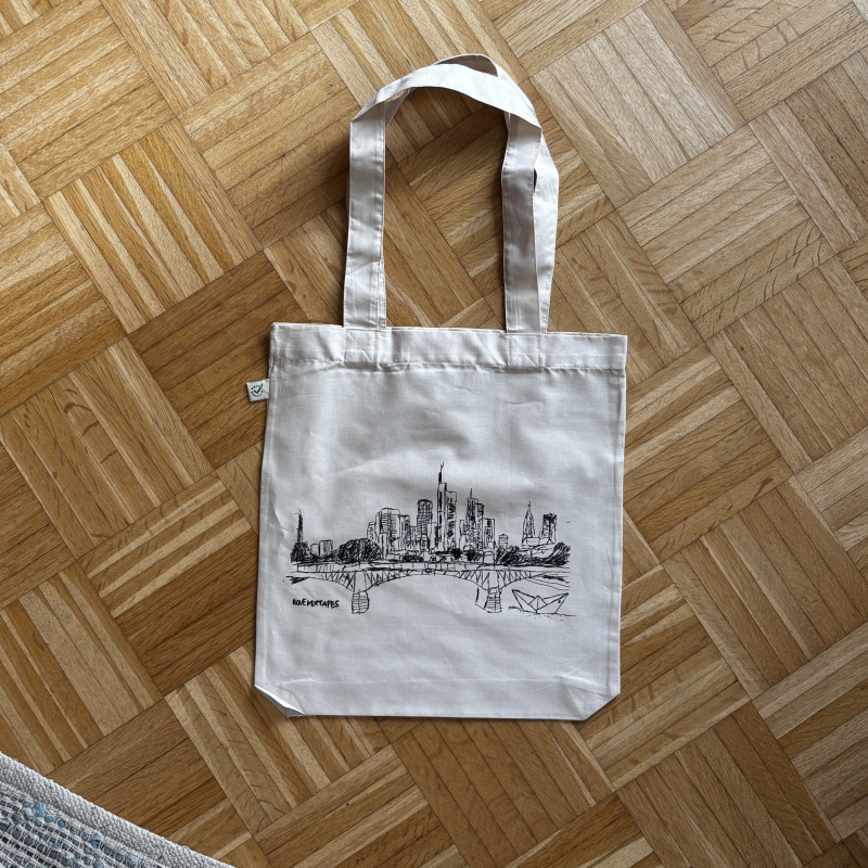 Preview: Bio Stofftasche Frankfurt – handgezeichnete Skyline & Paperboat, Fairwear, Siebdruck