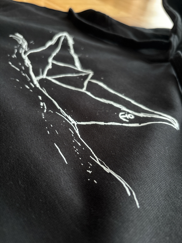 Preview: Paperboat Schwarzer Damen Hoodie mit Weißem Druck – Bio-Baumwolle, Fair & Handbedruckt