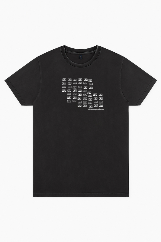 Unisex T-Shirt „Mixtapes Against Fascism“ – Stone Washed Black, Bio-Baumwolle, Earth Positive