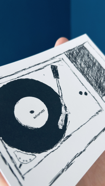 Postkarte „Plattenspieler“ – für Vinyl- und Musikliebhaber