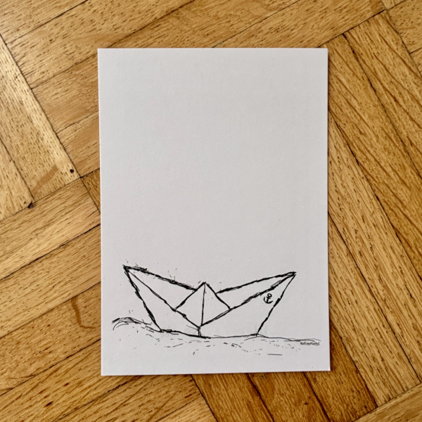 Postkarte „Paperboat“ – handgezeichnetes Papierboot | Minimalistisches maritimes Design | 350 g Offsetpapier DIN A6