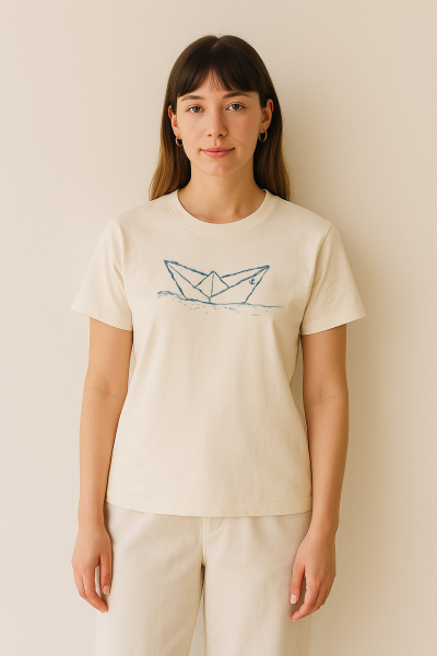 Bio Damen T-Shirt natur – handbedruckt mit Papierschiff – nachhaltig & fair produziert