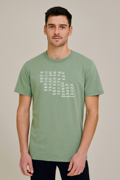 Unisex T-Shirt „Mixtapes Against Fascism“ – Stone Washed Sage Green, Bio-Baumwolle, Earth Positive